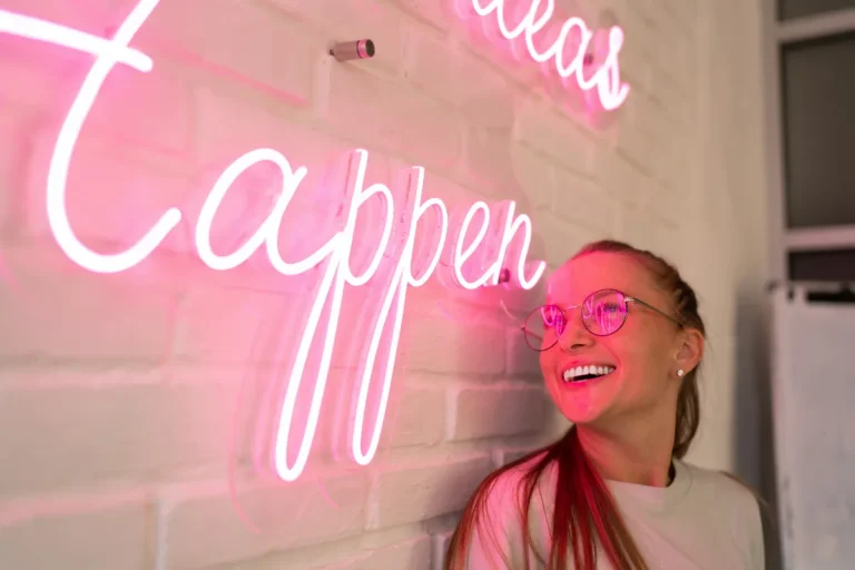 le-phenomene-des-lettres-neon-decouvrez-les-aspects-cles