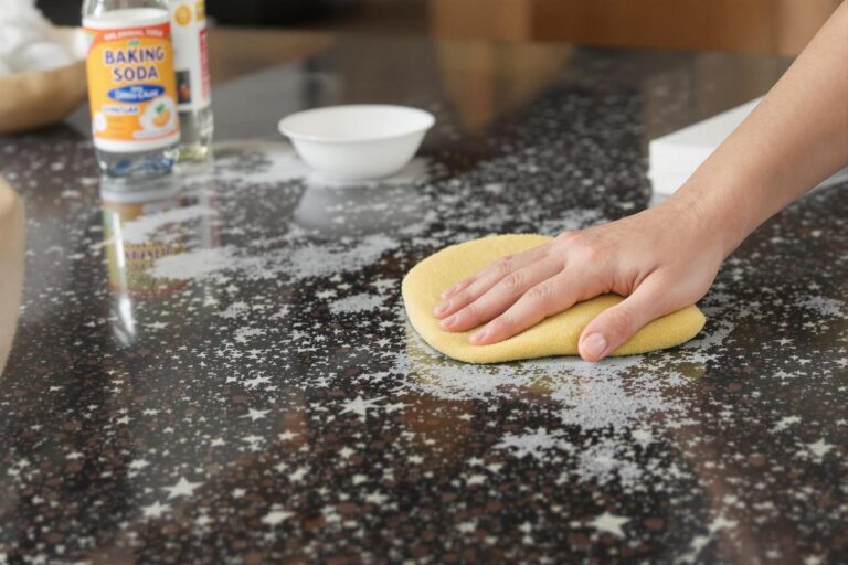 Comment enlever des taches incrustées sur du lino ?