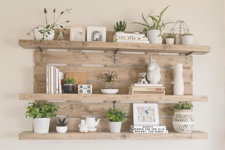Fabriquer une étagère murale en palette : guide DIY