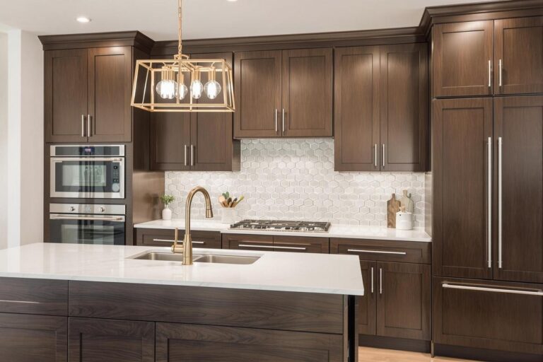 Relooker une cuisine bois foncé : idées et conseils déco