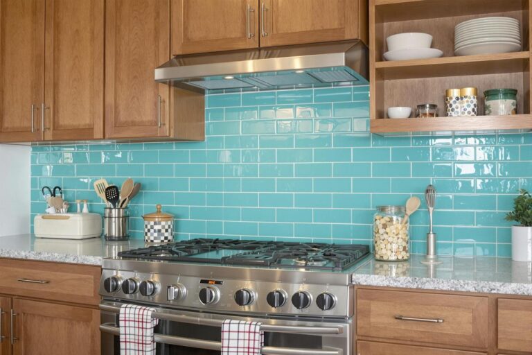 Repeindre un carrelage mural dans la cuisine : les étapes