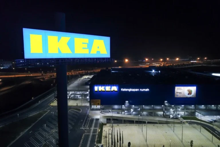 Cette élégante lampe IKEA se vend tous les jours comme des petits pains